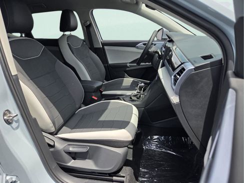 New 2026 Volkswagen Taos SE FWD image 16