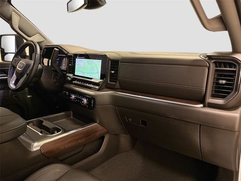 Used 2024 GMC Sierra 2500 SLT w/ SLT Premium Package image 30