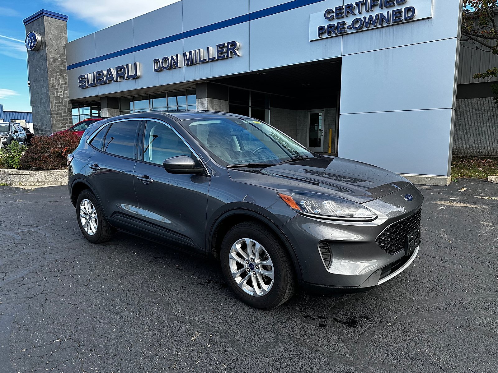 Used 2021 Ford Escape SE w/ Convenience Package AWD/4WD image 1
