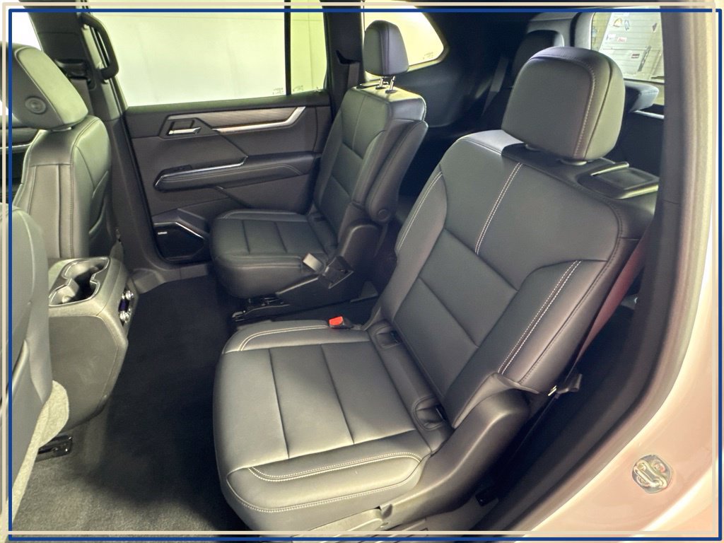 Certified 2026 GMC Acadia Elevation w/ Elevation Premium Package AWD/4WD image 35