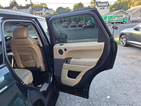 Used 2014 Land Rover Range Rover Sport HSE image 21