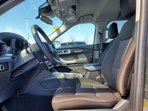 Used 2024 Ford Explorer XLT AWD/4WD image 5