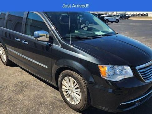 Used 2012 Chrysler Town & Country Limited w/ Luxury Group image 3