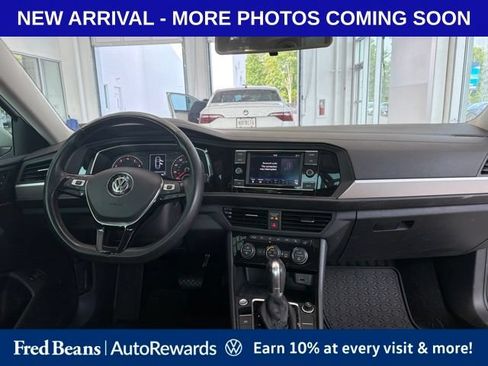 Used 2019 Volkswagen Jetta SE w/ Cold Weather Package FWD image 11