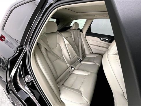 Certified 2024 Volvo XC60 B5 Ultimate w/ Protection Package Premier AWD/4WD image 35