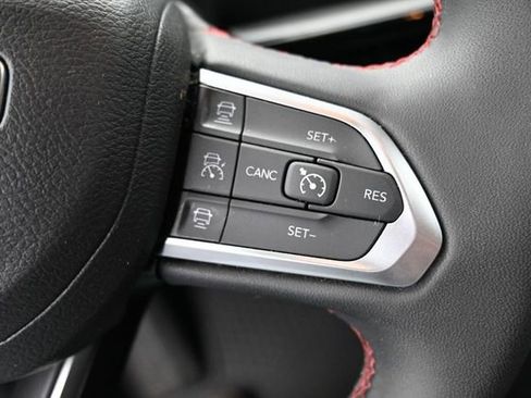 Used 2025 Jeep Compass Trailhawk AWD/4WD image 17