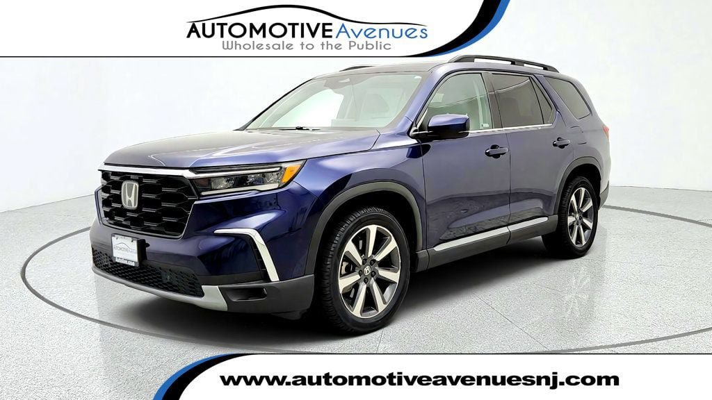 Used 2024 Honda Pilot Touring image 1