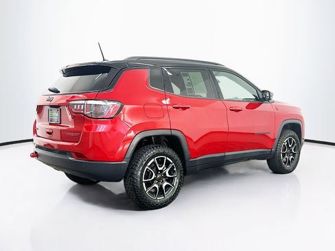 Used 2025 Jeep Compass Trailhawk AWD/4WD image 9