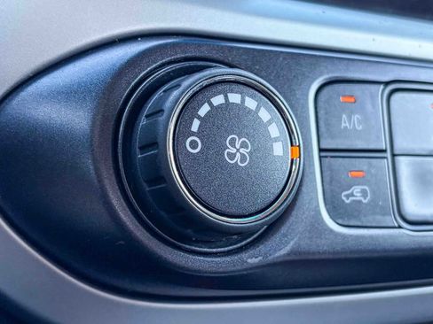 Used 2020 Chevrolet Colorado LT image 28