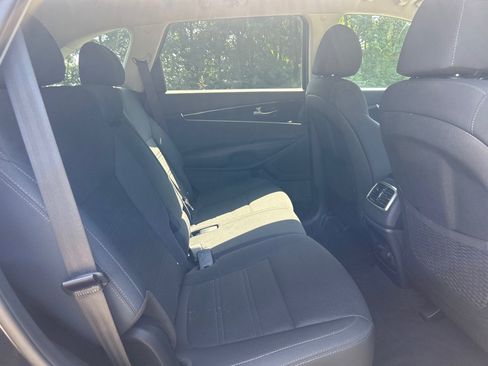 Used 2020 Kia Sorento LX FWD image 19