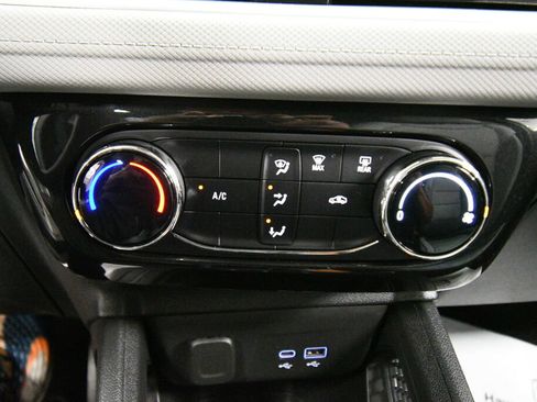 Used 2024 Chevrolet TrailBlazer LT FWD image 16
