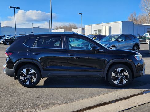 Certified 2025 Volkswagen Taos SE image 7