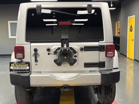 Used 2012 Jeep Wrangler Unlimited Sahara w/ Connectivity Group image 5