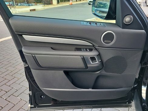 Used 2025 Land Rover Discovery Dynamic SE image 23