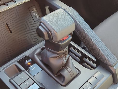 Certified 2025 Toyota Tacoma TRD Off-Road image 27