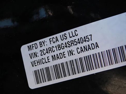 Used 2025 Chrysler Pacifica Select image 23