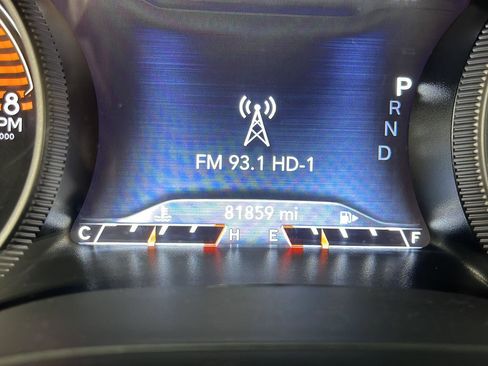 Used 2019 Jeep Cherokee Trailhawk image 9