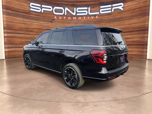 Used 2023 Ford Expedition Limited image 3