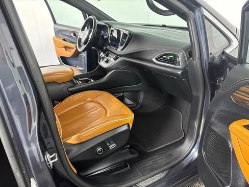 Used 2021 Chrysler Pacifica Pinnacle AWD/4WD image 28