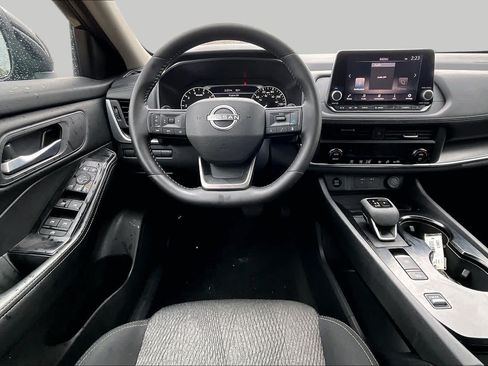 Certified 2025 Nissan Rogue SV FWD image 6