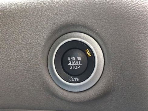 Certified 2024 Chrysler Pacifica Touring-L image 25