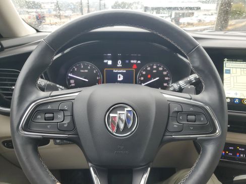 Used 2022 Buick Envision Avenir w/ Technology Package II image 21
