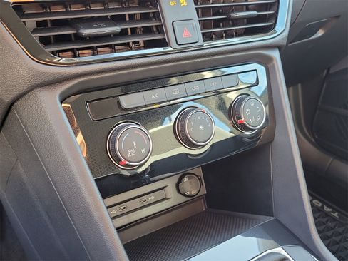Certified 2025 Volkswagen Taos S image 23