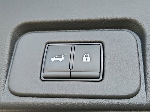 Certified 2024 Nissan Rogue SV image 28