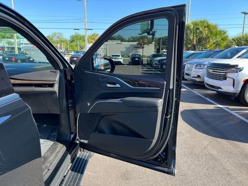Used 2024 Cadillac Escalade ESV Premium Luxury Platinum AWD/4WD image 77