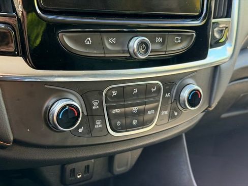 Used 2019 Chevrolet Traverse LT FWD image 15