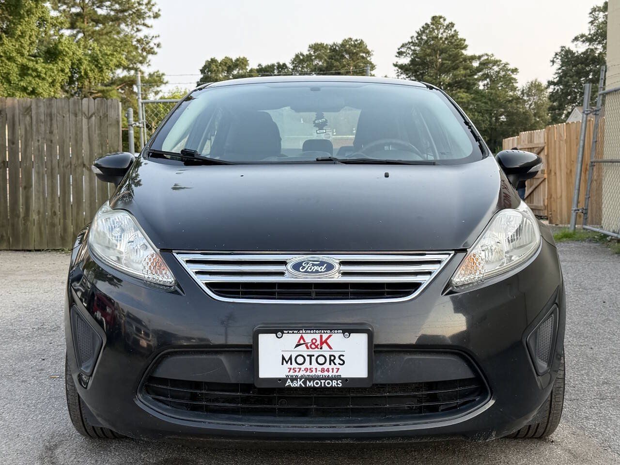 Used 2013 Ford Fiesta SE FWD image 3