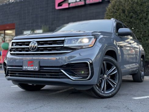 Used 2020 Volkswagen Atlas Cross Sport SE image 2