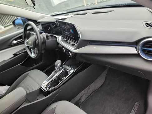 Certified 2024 Chevrolet Trax LT w/ Driver Confidence Package image 25