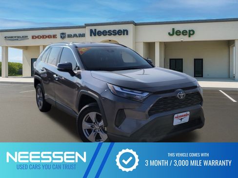 Used 2022 Toyota RAV4 XLE image 1