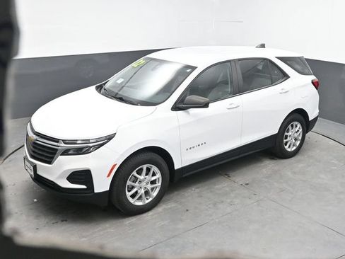 Used 2022 Chevrolet Equinox LS AWD/4WD image 24
