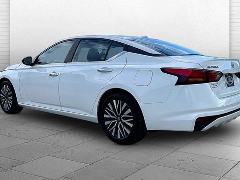 Used 2025 Nissan Altima 2.5 SV FWD image 4