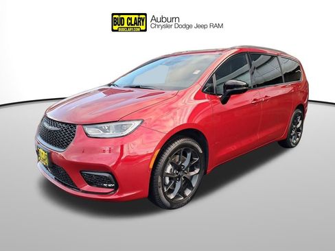 New 2026 Chrysler Pacifica Select image 1