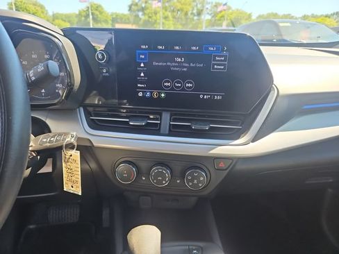 Used 2024 Chevrolet Trax LS w/ LS Convenience Package FWD image 19