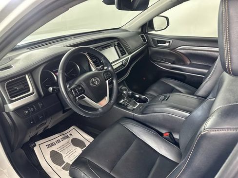 Used 2017 Toyota Highlander Limited w/ Carpet Mat Package AWD/4WD image 4