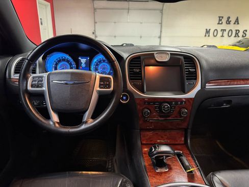 Used 2014 Chrysler 300 RWD image 44
