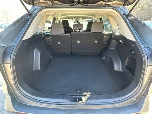 Used 2021 Toyota RAV4 XLE image 18