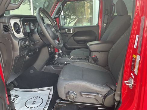 Used 2025 Jeep Wrangler Unlimited Sport AWD/4WD image 9