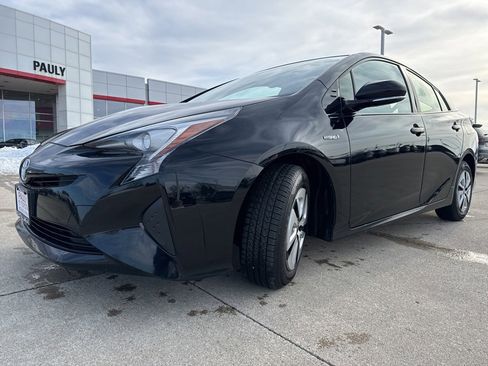 Used 2016 Toyota Prius Four image 6