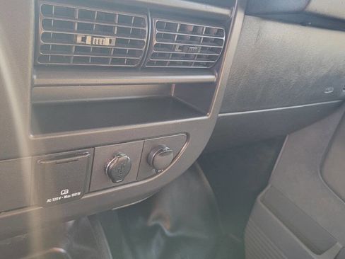 Used 2018 Chevrolet Express 2500 w/ Driver Convenience Package image 30