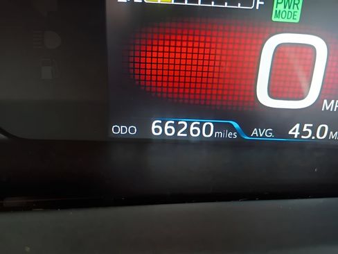 Used 2017 Toyota Prius Three w/ Advanced Technology Package FWD image 21