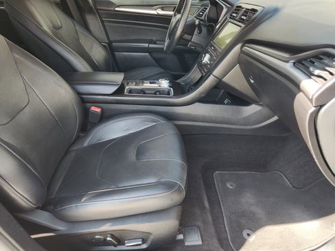 Used 2019 Ford Fusion Titanium FWD image 15