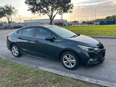 Used 2018 Chevrolet Cruze LT w/ Convenience Package FWD image 8