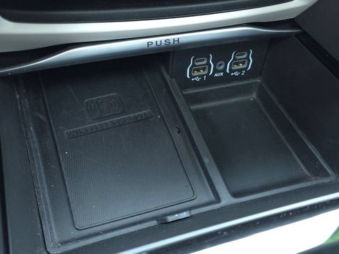 Used 2022 Chrysler Pacifica Limited FWD image 49