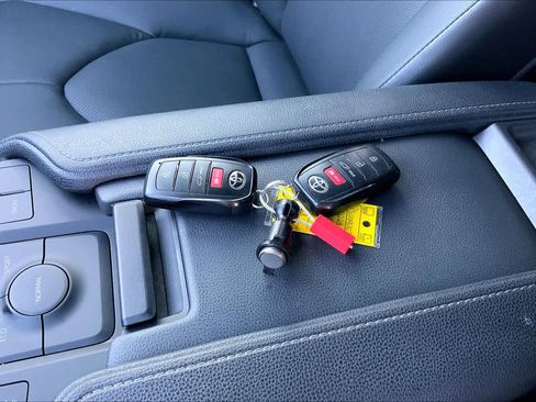 Used 2024 Toyota Grand Highlander XLE image 14