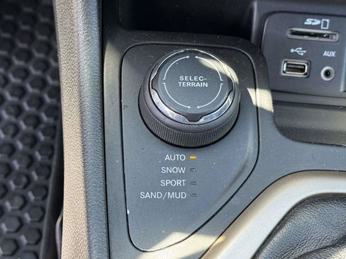 Used 2016 Jeep Cherokee Sport w/ Cold Weather Group AWD/4WD image 7